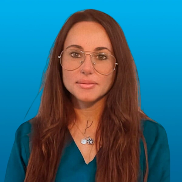 profesora del curso de escuelanimal de auxiliar de veterinaria maria sanchez